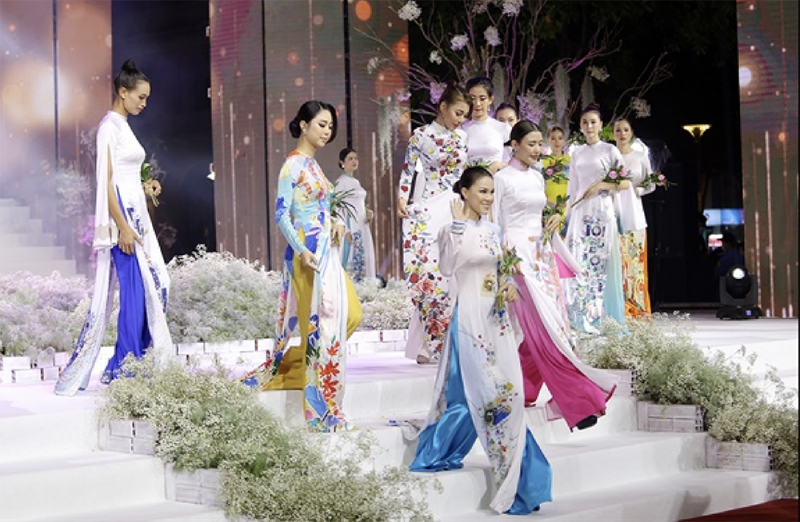 áo dài ngành du lịch