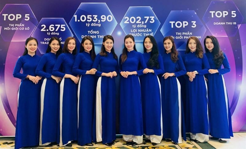 vì sao nên chọn áo dài làm đồng phục công sở